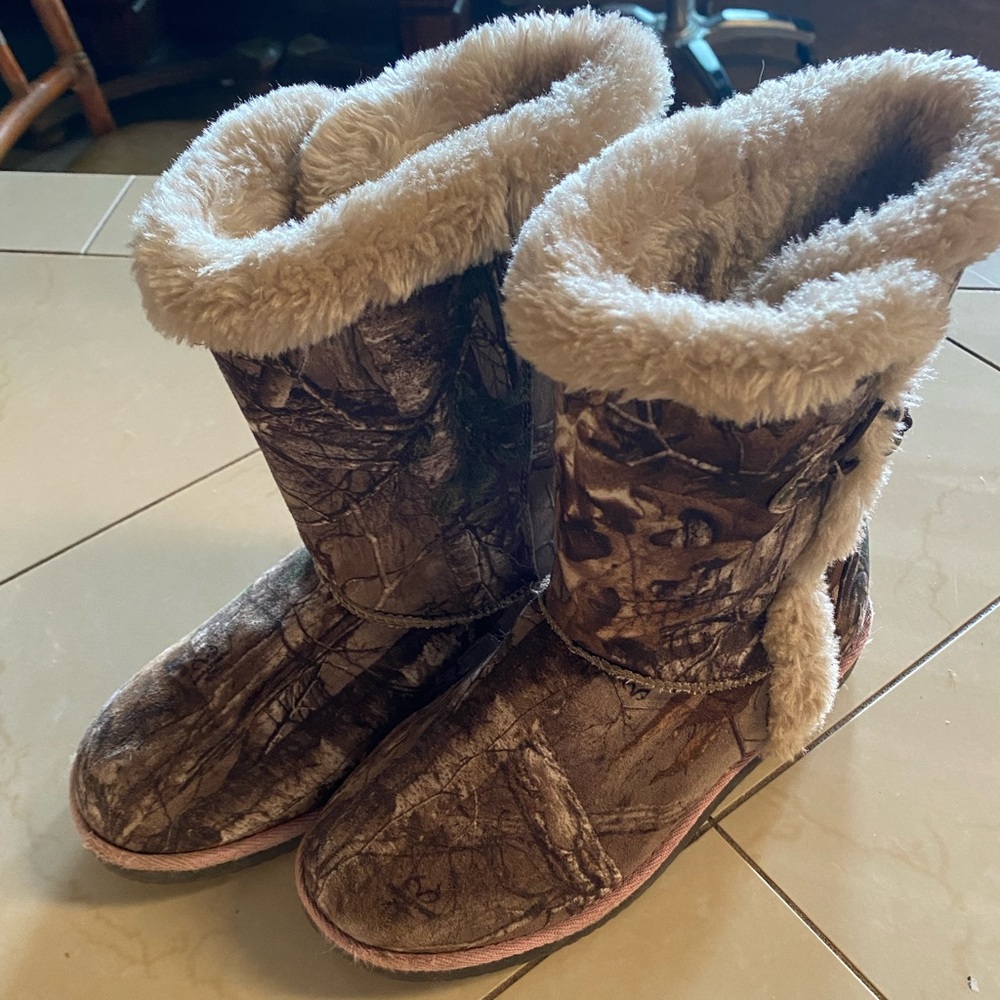 Size 7 Airwalk Boots
